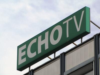 Budapest, 6 August 2016The Echo TV emblem on the building of its headquarters.Az Echo TV c?gneve a XIV. ker. Th?k?ly ?t 105-107. sz. alatti ?p?let?nek homlokzat?n.-stock-foto