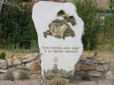 Nyársapát - Trianon memoriel - Caption-stock-foto