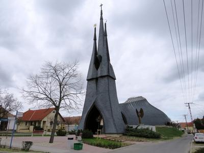 Paks, 19 March2017The Holy Spirit Church. Based on Imre Makovecz plans it was built in 1990.A Szentl?lek templom. Makovecz Imre tervei alapj?n 1990-ben ?p?lt fel.-stock-foto