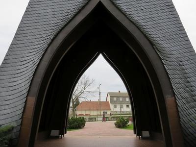 Paks, 19 March2017The Holy Spirit Church. Based on Imre Makovecz plans it was built in 1990.A Szentl?lek templom. Makovecz Imre tervei alapj?n 1990-ben ?p?lt fel.-stock-foto