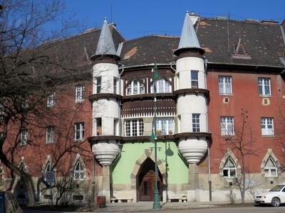 Budapest, 10 March 2018Wekerletelep in the 19th district of Budapest. It was built in the first half of 20th Century on the model of the english workers sites.A f?v?ros XIX. ker?let?ben tal?lhat? Wekerletelep r?szlete, a K?s K?roly t?ren Az angol munk?stelepek mint?j?ra ?p?tett?k a XX. sz. els? fel?ben.-stock-foto