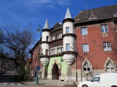 Budapest, 10 March 2018Wekerletelep in the 19th district of Budapest. It was built in the first half of 20th Century on the model of the english workers sites.A f?v?ros XIX. ker?let?ben tal?lhat? Wekerletelep r?szlete, a K?s K?roly t?ren Az angol munk?stelepek mint?j?ra ?p?tett?k a XX. sz. els? fel?ben.-stock-foto