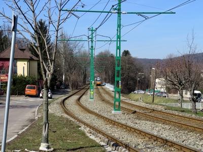 Budapest, 10 March 2018Tramway in Pasar?t.Villamosp?lya a pasar?ti ?t mellett.-stock-foto