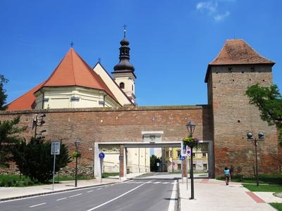 Trnava (Nagyszombat), 27 May 2018The City Walls and Gate (16th Century) and the St. Jacob's Church.A v?rosfal.?s kapuja (XVI. sz.) ?s a Szent Jakab templom.-stock-foto