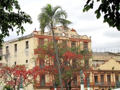 Havana, 25 January 2015The world-famous Cuban Partagas cigar and tobacco former factory. Now industrial museum and cigar shop.A Partagas vil?gh?r? kubai szivar- ?s doh?nygy?r egykori ?p?lete Havann?ban. Jelenleg ipari m?zeum, ?s szivar?zlet.-stock-foto
