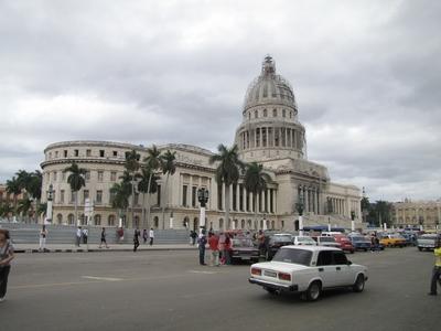 Havana, 25 January 2015The Capitolium, the cuban Parliament and Paseo Mart? Avenue.A Capitolium, a kubai t?rv?nyhoz?s ?p?lete. 1929-ben ?p?lt. Jelenleg a kubai tudom?nyos akad?mi?nak ad otthont. A restaur?l?s alatt ?ll? ?p?letet, fel?j?t?s?nak befejezt?vel ?jra parlamentt? k?v?nj?k v?ltoztatni.-stock-foto