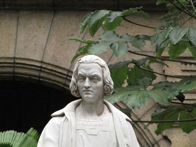 Havana, 25 January 2015Marble statue of Christopher Columbus in the garden of General Captains Palace, Havana.Kolumbusz Krist?f m?rv?nyszobra a F?kapit?nyok Palot?j?ban (Palacio de los Capitanes Generales). A m?alkot?st J. Cucchiari olasz mester k?sz?tette, ?s 1862-ben ?ll?tott?k fel a palota bels? udvar?ban.-stock-foto