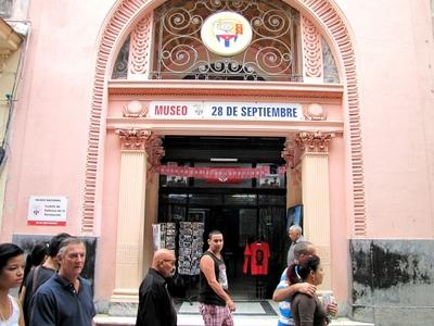 Havana, 25 January 2015The 28 September Museum presenting the History of the cuban Revolution.A forradalom-v?delmi bizotts?g "Szeptember 28." nev? m?zeuma. Az 1959. ?vi kubai forradalom t?rt?net?t mutatja be.-stock-foto
