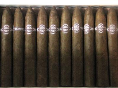 Havana, 25 January 2015Supply of worldwide famous cuban Cigars in the Partagas former factory cigar shop.Szivarf?l?k a Partagas vil?gh?r? kubai szivar- ?s doh?nygy?r egykori ?p?let?nek boltj?ban. Az ?p?let  ipari m?zeumnak ad otthont, ?s szivar?zlet m?k?dik benne.-stock-foto