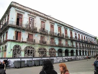 Havana, 25 January 2015One of the lot of dilapidated houses of Havana.Havanna t?m?nytelen omladoz? lak?h?zainak egyike a Capitolium t?szomsz?ds?g?ban fekv? Brasil utca ?s a Paseo de Mart? sug?r?t sark?n.-stock-foto