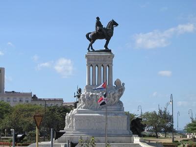 Havana, 26 January 2015Monument of General Maximo G?mez, fighter against colonialism. Maximo G?mez (1836-1905)  t?bornok eml?km?ve a Malec?n parton. Maximo G?mez Kuba f?ggetlens?g??rt harcolt a spanyolok ellen. Spanyol t?bornokk?nt szembefordult Spanyolorsz?g gyarmatos?t?s?val.Eml?km?v?t Antonio Gamba olasz mester alkotta, ?s 1935-ben avatt?k fel.-stock-foto