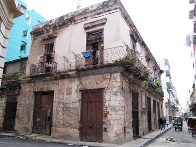 Havana, 25 January 2015Dilapidated house in Havana centre.Omladoz? lak?h?z a belv?rosi Agiar ?s Muralla utca sark?n.-stock-foto