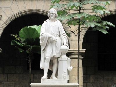 Havana, 25 January 2015Marble statue of Christopher Columbus in the garden of General Captains Palace, Havana.Kolumbusz Krist?f m?rv?nyszobra a F?kapit?nyok Palot?j?ban (Palacio de los Capitanes Generales). A m?alkot?st J. Cucchiari olasz mester k?sz?tette, ?s 1862-ben ?ll?tott?k fel a palota bels? udvar?ban.-stock-foto