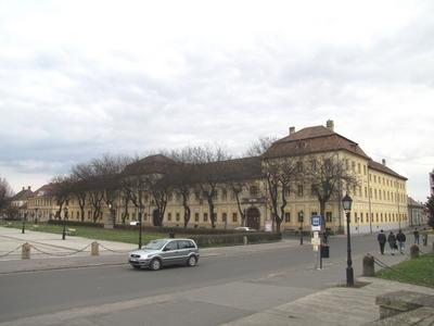 V?c, 2016. m?rcius 27.Az Apor Vilmos Katolikus F?iskola a Konstantin t?ren.-stock-foto