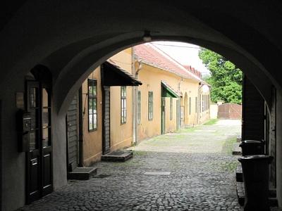 P?pa, 2014. m?jus 2.A F? utca 2. sz. h?z bels? udvara.-stock-foto