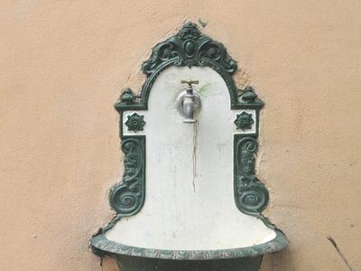 P?pa, 2014. m?jus 2.R?gi v?zcsap a k?kfest? ?zem udvar?ban.-stock-photo