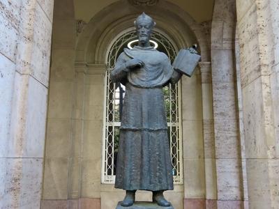Statue of Hungarian Jesuit monk, educator, leading figure of the Counter-Reformation Pázmány Péter - Budapest-stock-foto