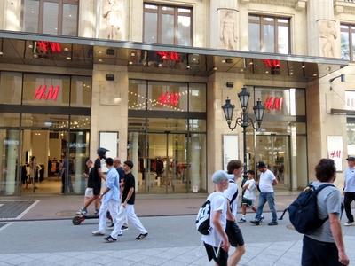 Tourist traffic on Váci Street, Budapest's main pedestrian street-stock-foto