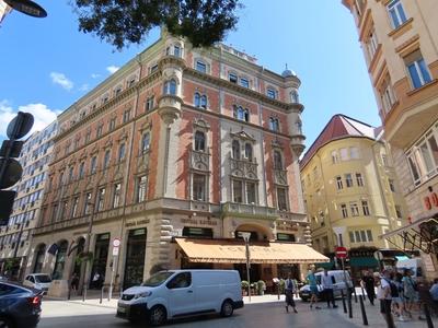 Detail of the city center with the Central Café - Budapest-stock-foto