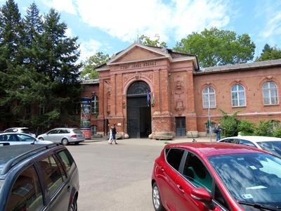 The main entrance of Szent János hospital - Budapest-stock-foto