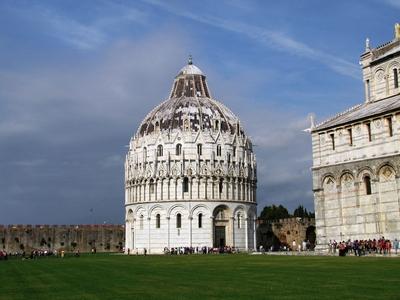 Pisa - Baprismal chapel and Dome - Italy-stock-foto