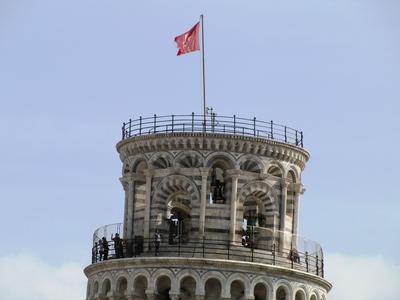 The top level of the bell tower of the Leaning Tower of Pisa - Italy-stock-foto