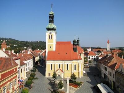 K?szeg (Hungary), 13 September 2016.View of the Historical Hungarian City of K?szeg.K?szegi l?tk?p a Szent Imre templommal XVII. sz.) k?z?pen. Alatta a Jurisics t?r.-stock-foto