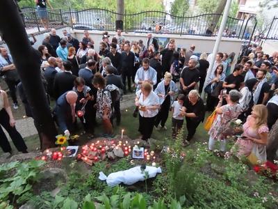 Budapest - Commemoration in Budapest of the 20,000 children massacred in Gaza. Candle lighting.Commemoration in Budapest of the 20,000 children massacred in Gaza. Candle lighting.Commemoration in Budapest of the 20,000 children massacred in Gaza-stock-foto