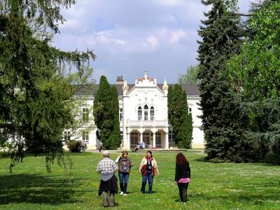 Martonv?s?r, 30 April 2017The Brunszvik castle built in baroque-neogothic style in 1785. Beethoven here has completed his Appassionata in 1806.A Brunszvik kast?ly. barokk-neog?t st?lusban ?p?lt 1785-ben. Beethoven itt fejezte be Apassionata m?v?t 1806-ban.-stock-foto