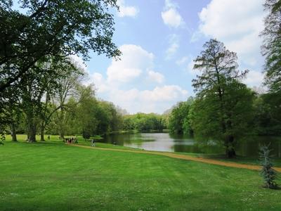 Martonv?s?r, 30 April 2017Part of the park of Brunszvik Castle.A Brunszvik kast?ly parkj?nak r?szlete.-stock-foto