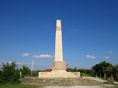 P?kozd, 30 April 2017Memorial column of the Battle of P?kozd of 29 September 1848 in the P?kozd military memorial park.A p?kozdi csata (1848. szeptember 29.) tisztelet?re ?ll?tott eml?koszlop a p?kozdi katonai eml?kparkban.-stock-foto