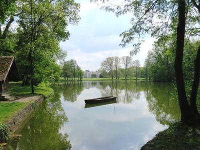 Martonv?s?r, 30 April 2017Part of the park of Brunszvik Castle.A Brunszvik kast?ly parkj?nak r?szlete.-stock-foto