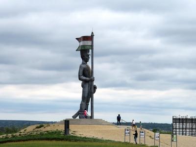 Michael the Hussar - Statue - Pákozd-stock-foto
