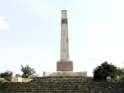 P?kozd, 2008. augusztus 28.Az 1848-as p?kozdi csata eml?k?re ?ll?tott obeliszk a M?szeg-hegyen, a magyar honv?ds?g megsz?let?s?t id?zi.-stock-foto