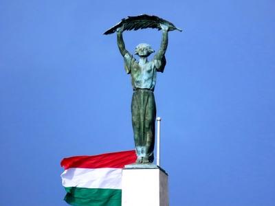 Statue of Liberty at the top of Gellért Hill - Budapest-stock-foto