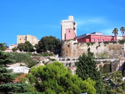Cagliari's old town behind the medieval city wall - San Pancrazio Tower - Sardinia-stock-foto