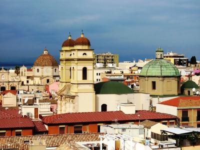 Cagliari overlooking the sea - Sardinia - Italy - Houses - Domes-stock-foto
