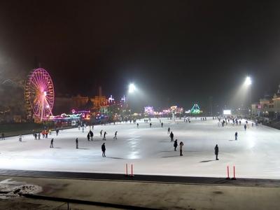 Budapest - City Park skating rink - Ferris wheel - Christmas lights-stock-foto