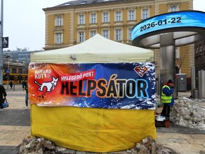 Help tent in Budapest prviding warmth in the Harsch winter to People in Need-stock-foto