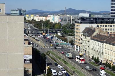 Épületek és a rendõrpalota Budapesten-stock-foto