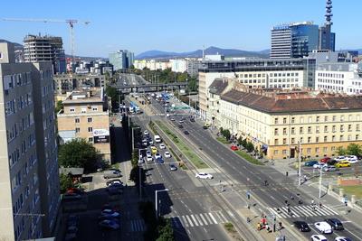 Épületek és a rendõrpalota Budapesten-stock-foto