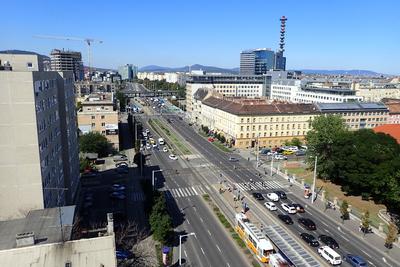 Épületek és a rendõrpalota Budapesten-stock-foto