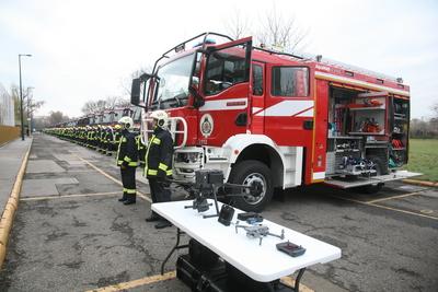 Tűzoltó gépjárművek és eszközök átadása Budpesten-stock-photo