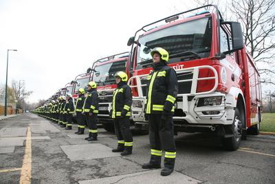 Tűzoltó gépjárművek és eszközök átadása Budpesten-stock-photo