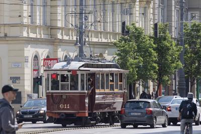 Historic tram in Budapest-stock-foto