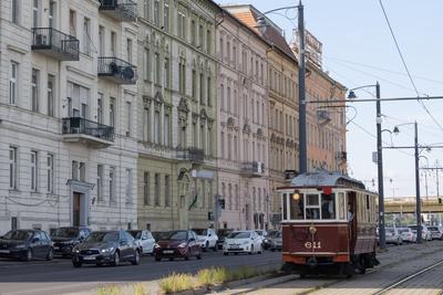 Historic tram in Budapest-stock-foto