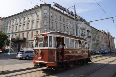 Historic tram in Budapest-stock-foto