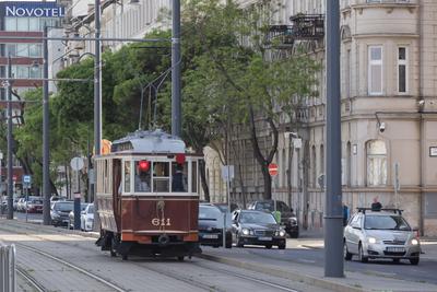 Historic tram in Budapest-stock-foto