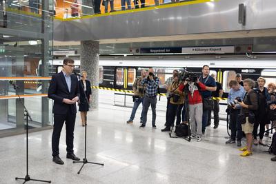 M3 underground line partial restart press conference in Budapest-stock-foto