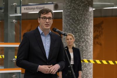 M3 underground line partial restart press conference in Budapest-stock-foto